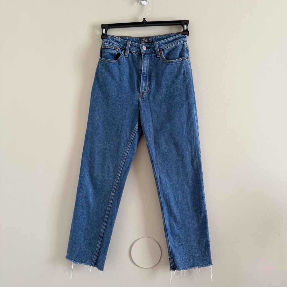Abercrombie & Fitch Women's Zoe Ankle Straight Jeans Medium Wash Raw Hem size 26
